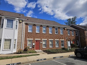 10353-10363 Democracy Ln, Fairfax, VA à louer Photo de l’immeuble– Image 1 sur 12