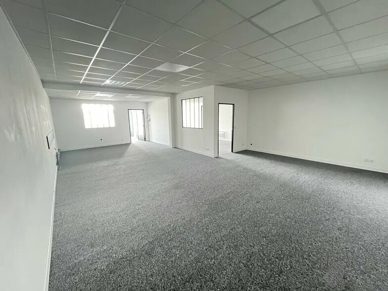 Bureau dans Bordeaux à louer - Photo de l’immeuble – Image 2 sur 5