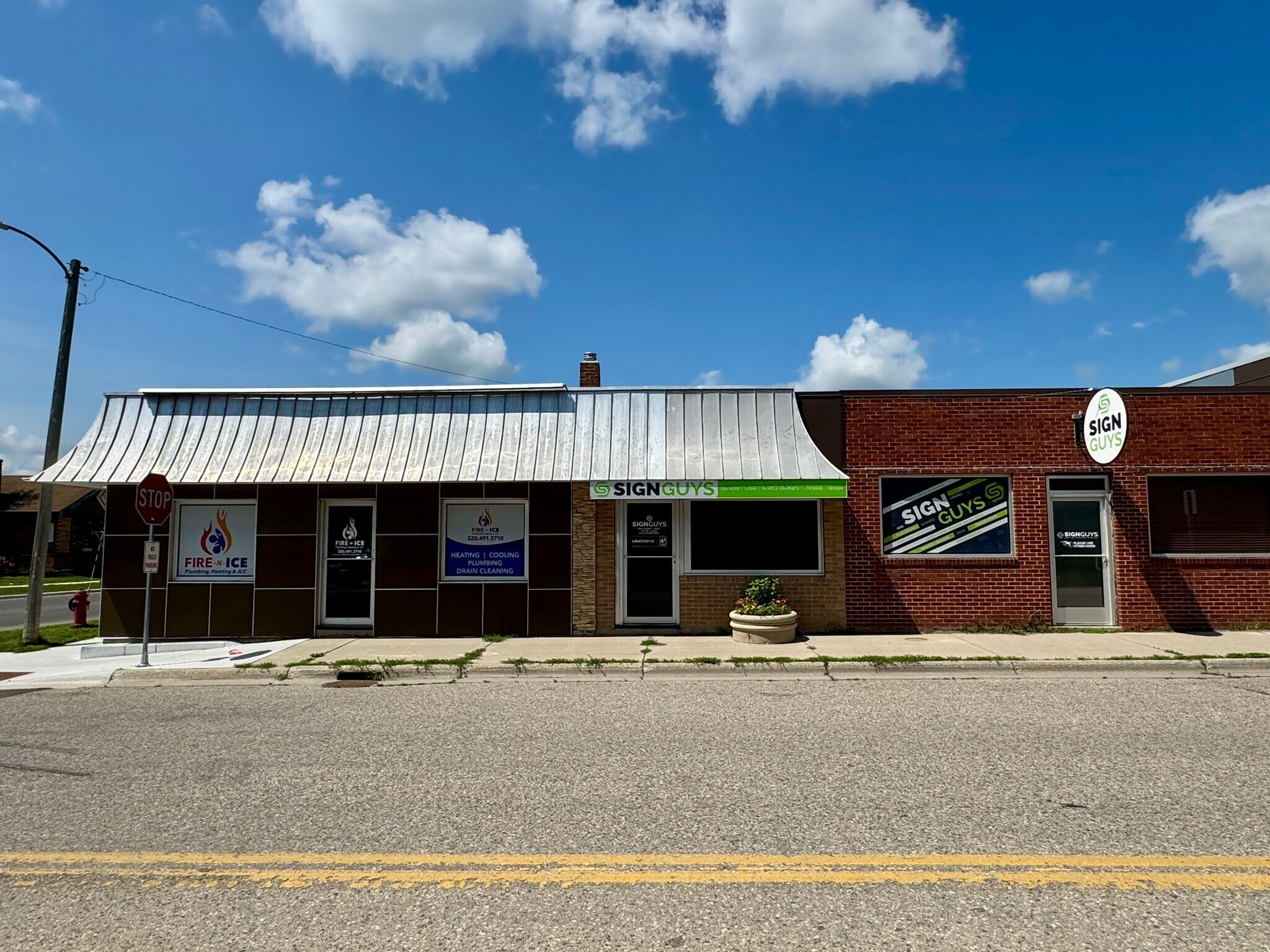 122 Vine St, Fergus Falls, MN à vendre Photo de l’immeuble– Image 1 sur 17