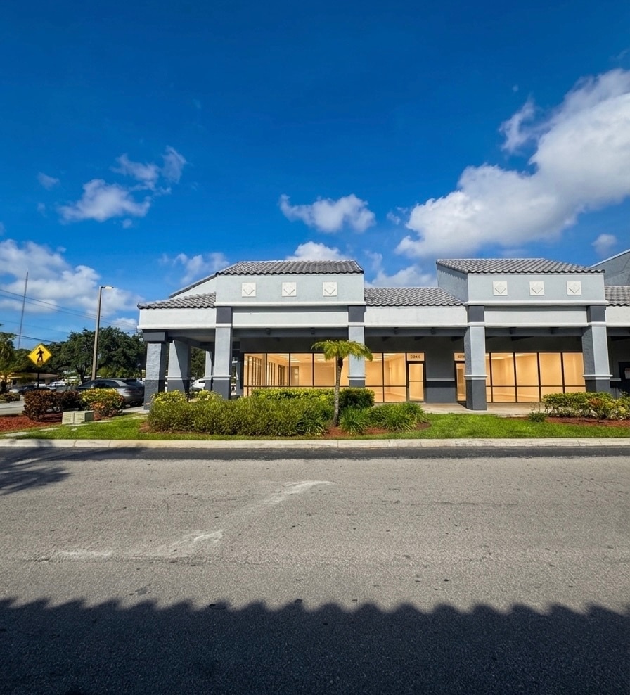 21301-21495 NW 2nd Ave, Miami, FL à louer Photo intérieure– Image 1 sur 2