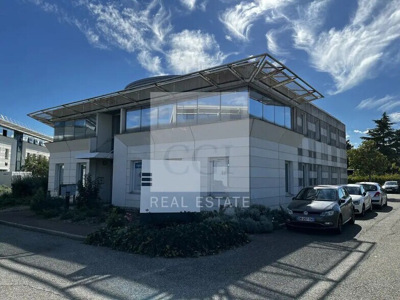 Bureau dans Bron à vendre - Photo de l’immeuble – Image 1 sur 11