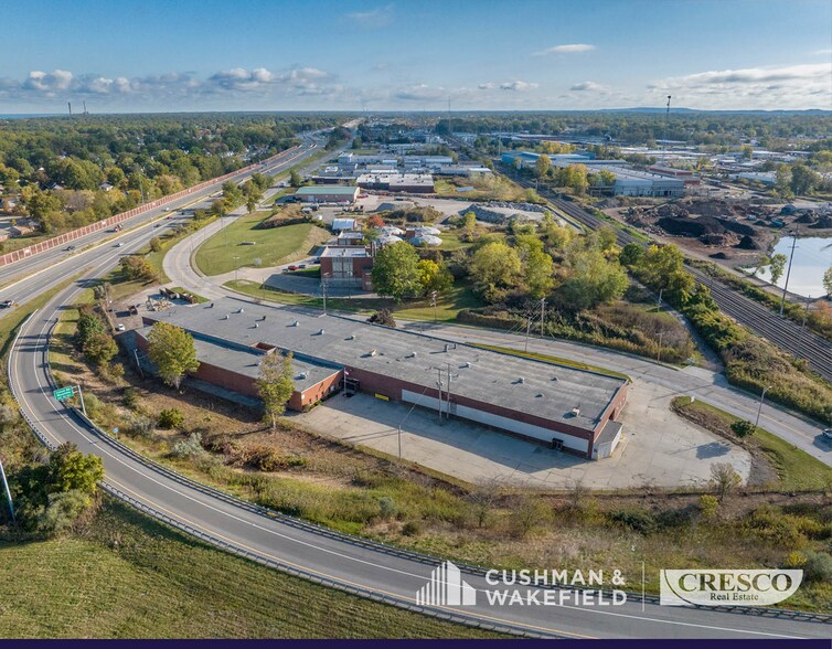 27600 Lakeland Blvd, Euclid, OH à vendre - Photo de l’immeuble – Image 3 sur 5