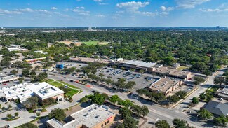 Plus de détails pour 819 W Arapaho Rd, Richardson, TX - Local commercial à louer
