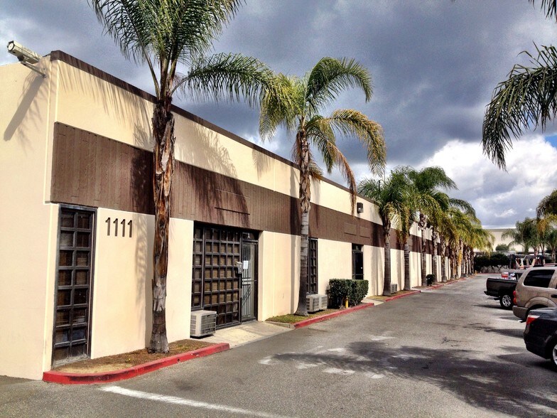 1121 Wakeham Ave, Santa Ana, CA à vendre - Photo de l’immeuble – Image 2 sur 4
