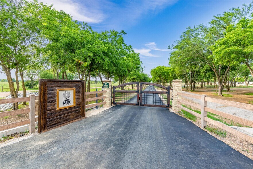 1000 County Road 904, Joshua, TX à vendre - Photo de l’immeuble – Image 2 sur 78