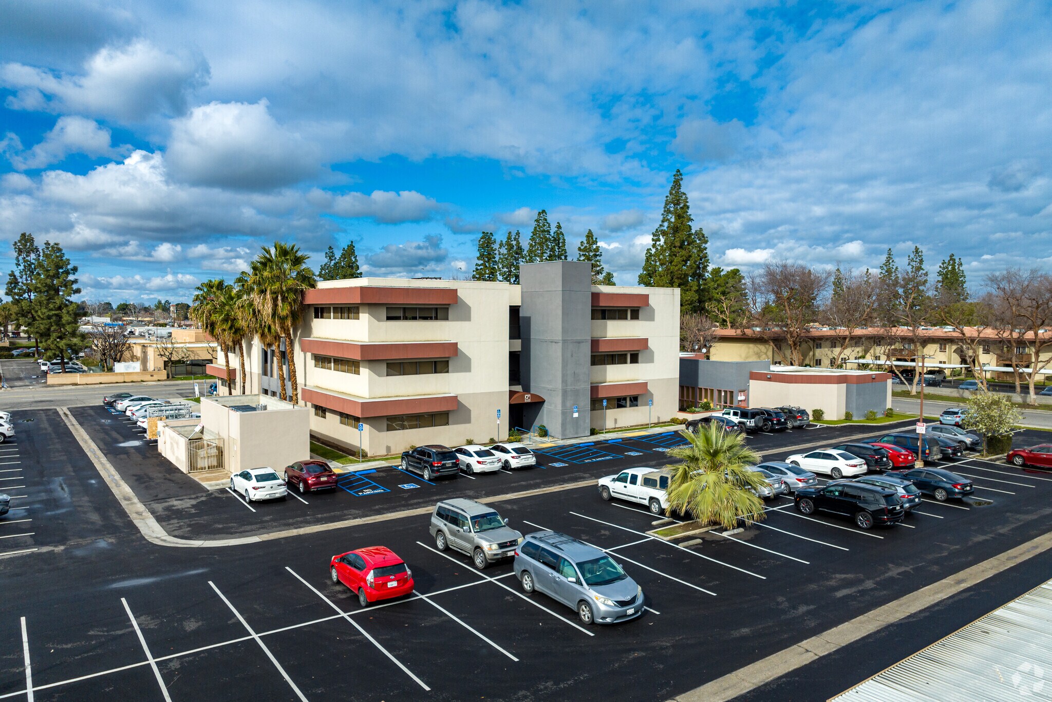 3550 Q St, Bakersfield, CA à louer Photo principale– Image 1 sur 23