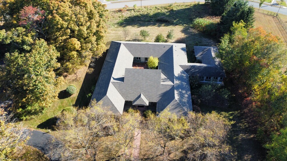 23 Plumtree Rd, Sunderland, MA à vendre - Photo de l’immeuble – Image 2 sur 10