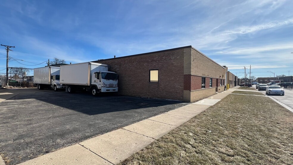 123 N 10th Ave, Melrose Park, IL à louer - Photo de l’immeuble – Image 2 sur 30