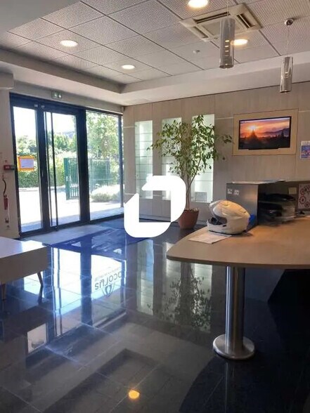 Bureau dans Villeneuve-la-Garenne à louer - Photo de l’immeuble – Image 2 sur 23