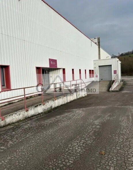 Industriel/Logistique dans Aumale à louer - Photo de l’immeuble – Image 1 sur 3