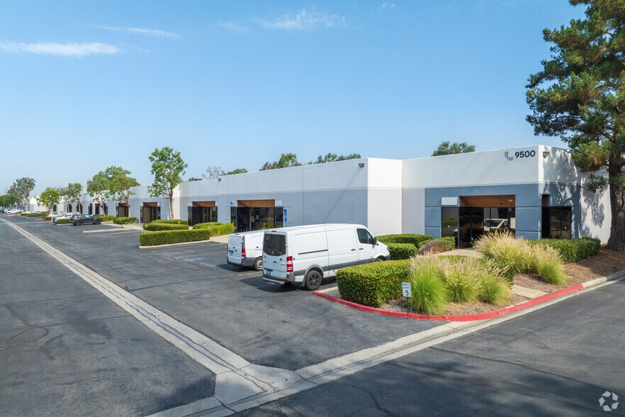 9370 7th St, Rancho Cucamonga, CA à louer - Photo de l’immeuble – Image 1 sur 14