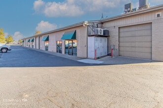 2525 NE Twin Knolls Dr, Bend, OR à louer Photo intérieure– Image 1 sur 16