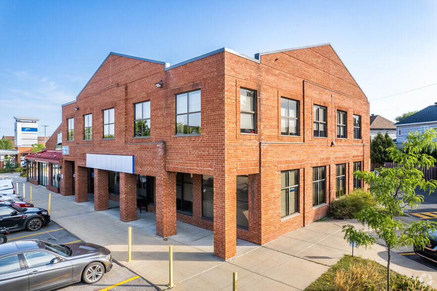 2915 Boul Saint-Charles, Kirkland, QC à louer - Photo principale – Image 1 sur 16