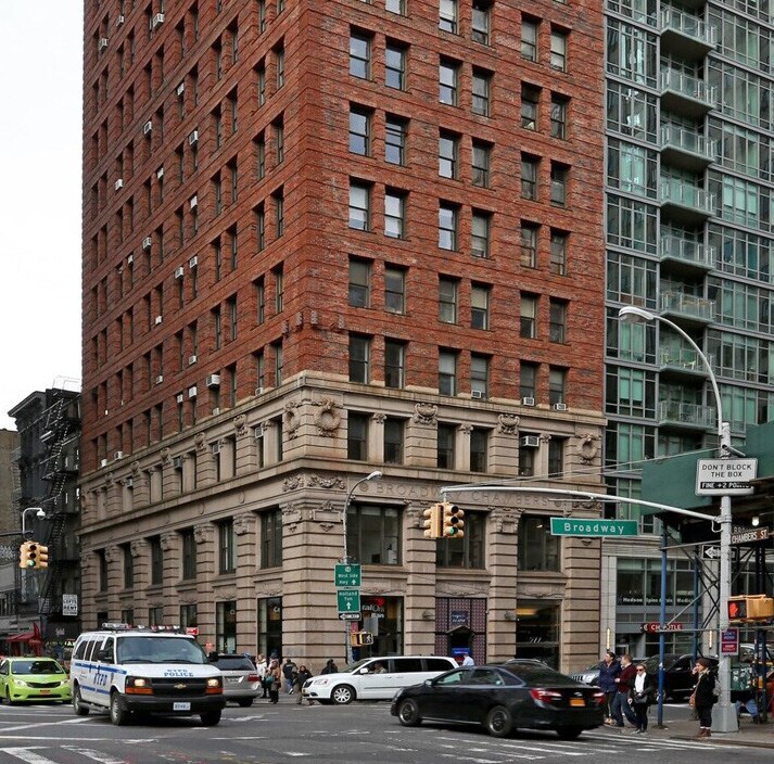 277 Broadway, New York, NY à louer Photo de l’immeuble– Image 1 sur 8