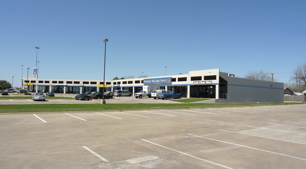 2801 E Pioneer Pky, Arlington, TX à louer - Photo de l’immeuble – Image 2 sur 9