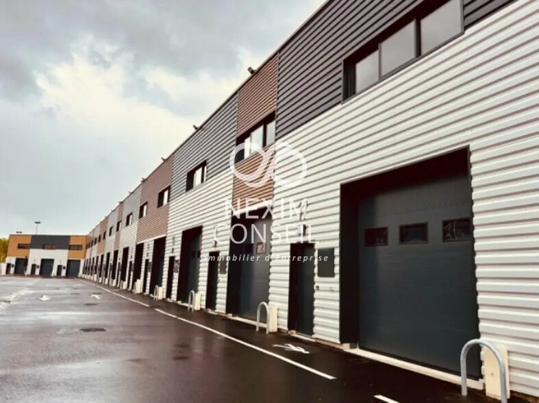 Industriel/Logistique dans Neuilly-Plaisance à louer - Photo de l’immeuble – Image 3 sur 5