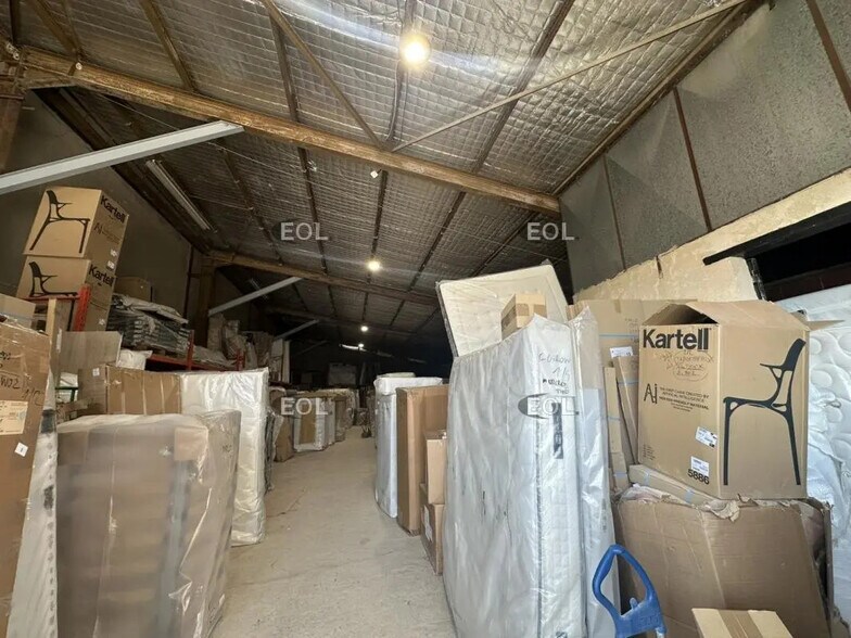 Local d’activités dans BERRE-L'ETANG à louer - Photo de l’immeuble – Image 2 sur 3