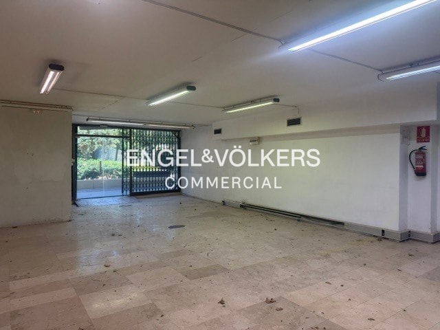 Local commercial dans Esplugues de Llobregat, Barcelona à louer Photo intérieure– Image 1 sur 17