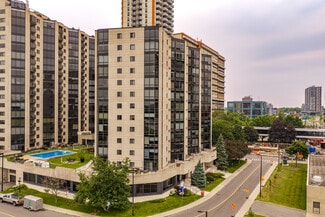 Plus de détails pour 45-51 Pl Charles-Le Moyne, Longueuil, QC - Bureau à vendre