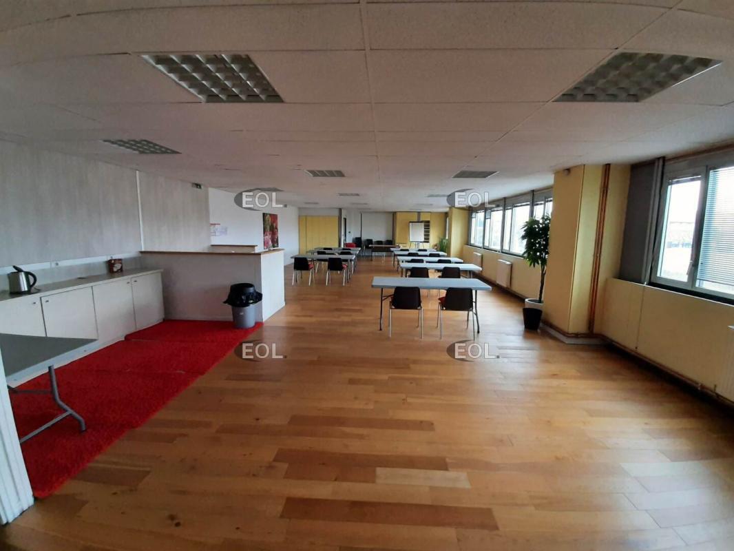 Bureau dans Vitry-sur-Seine à vendre Photo de l’immeuble– Image 1 sur 7
