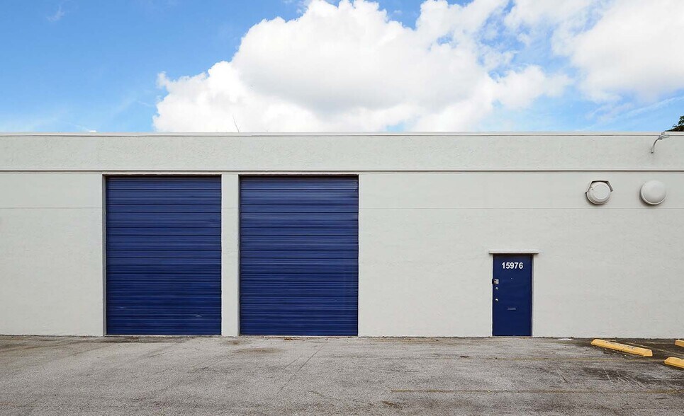 15900-15998 NW 48th Ave, Miami Gardens, FL à louer - Photo de l’immeuble – Image 3 sur 9