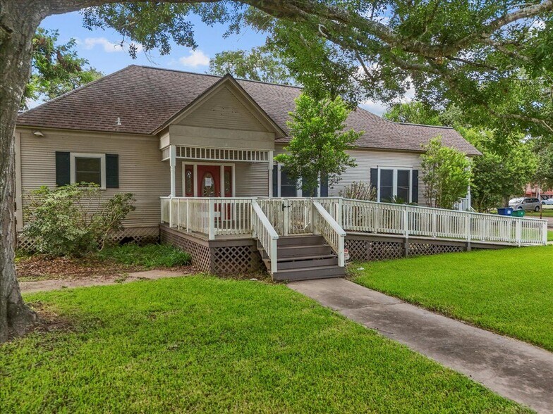445 E Mulberry St, Angleton, TX à vendre - Photo de l’immeuble – Image 2 sur 33