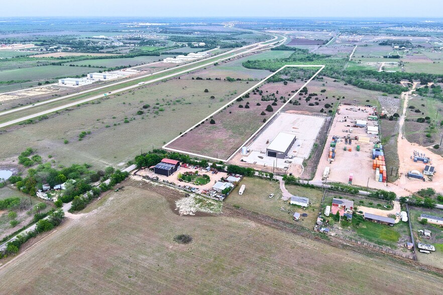 13023 Wright Rd, Buda, TX à vendre - Photo de l’immeuble – Image 3 sur 5