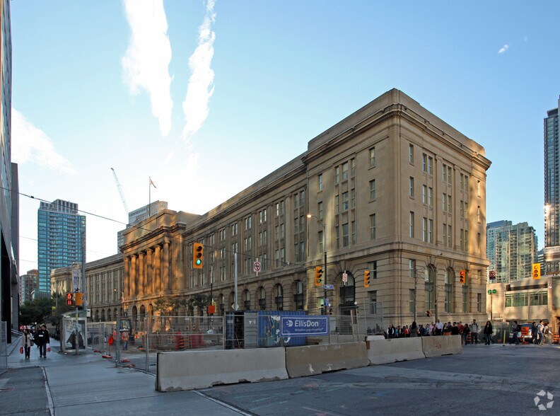 1 Front St W, Toronto, ON à louer - Photo de l’immeuble – Image 2 sur 9