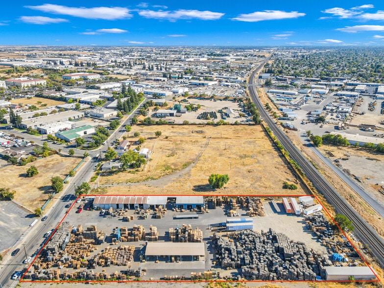 3264 Ramona Ave, Sacramento, CA à louer - Photo principale – Image 1 sur 9