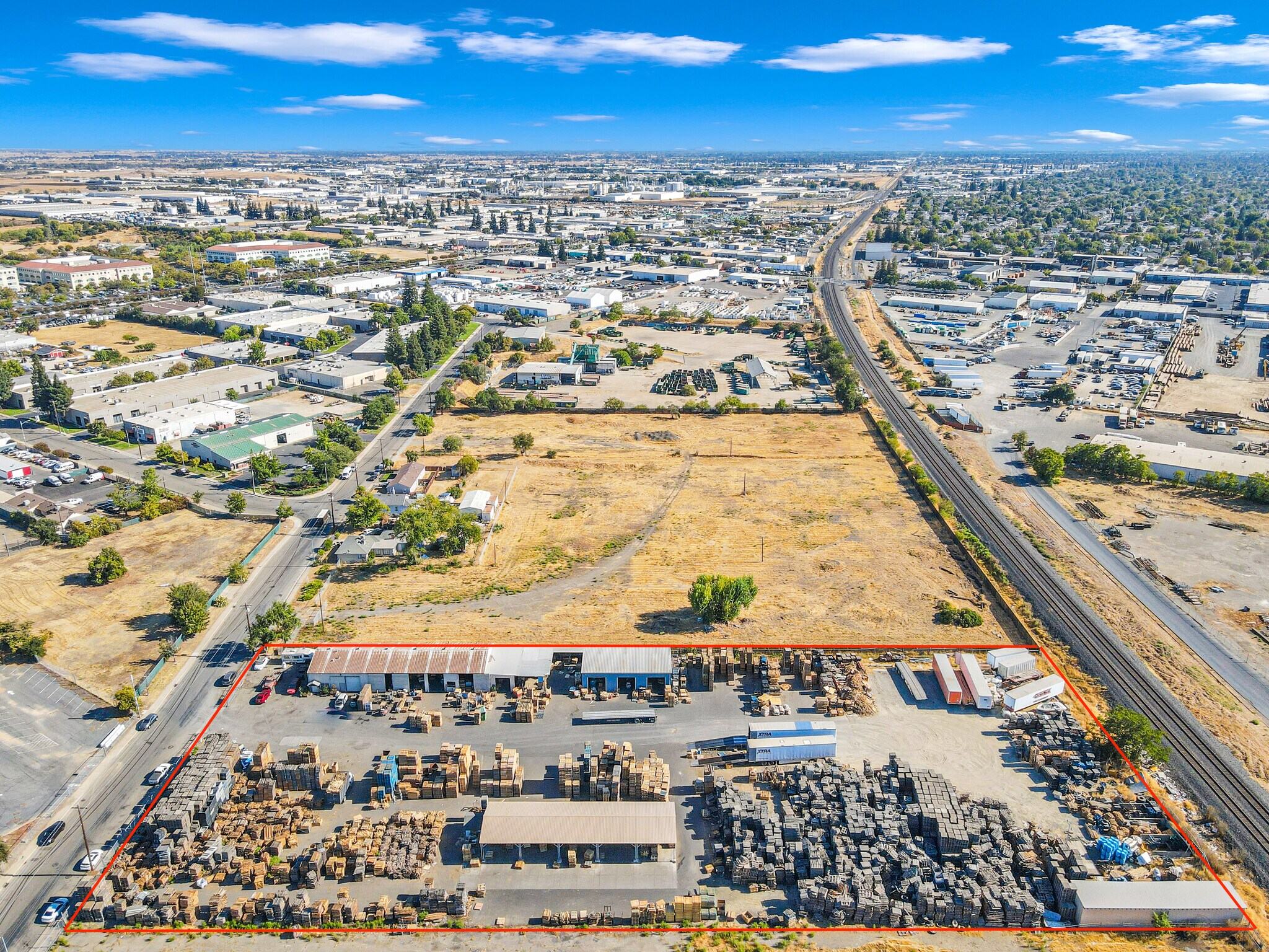 3264 Ramona Ave, Sacramento, CA à louer Photo principale– Image 1 sur 10