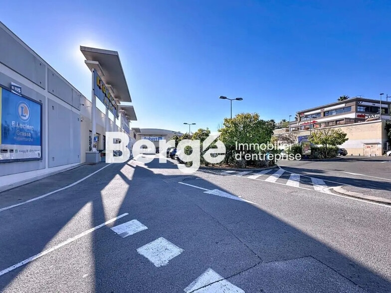 Local commercial dans Grasse à louer - Photo de l’immeuble – Image 2 sur 7