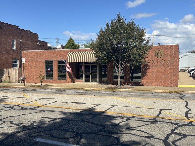 215 NW Martin Luther King Jr Blvd, Evansville, IN à vendre - Photo principale – Image 1 sur 12
