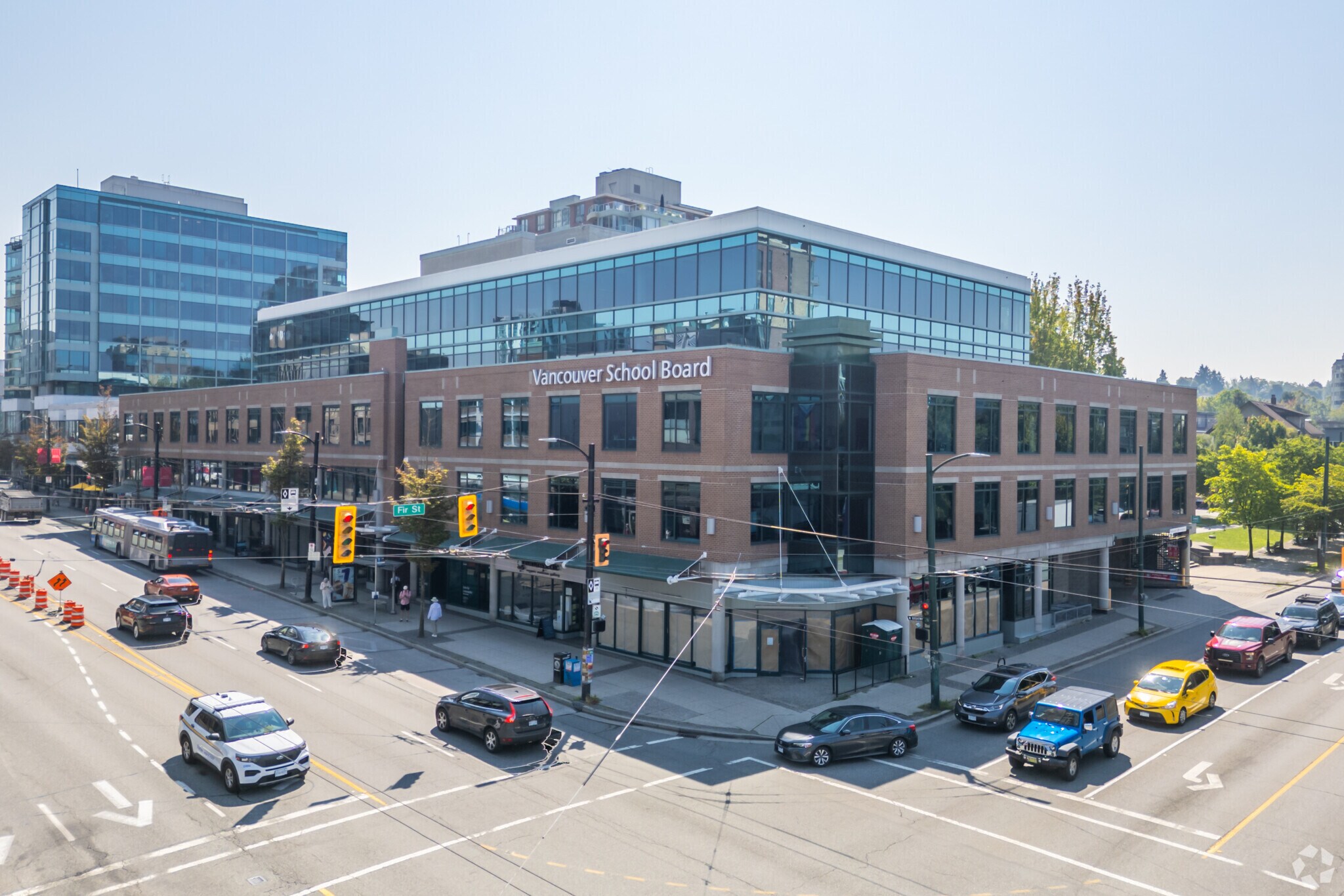 1580-1598 W Broadway, Vancouver, BC à louer Photo de l’immeuble– Image 1 sur 4