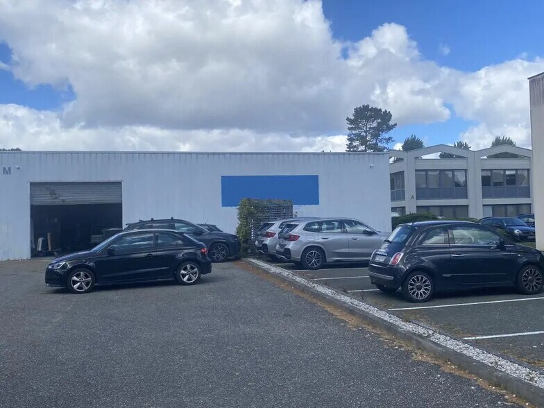 Local d’activités dans Gradignan à louer - Photo de l’immeuble – Image 3 sur 9