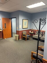 300 Chapel Harbor Dr, Pittsburgh, PA à louer Hall d’entrée– Image 2 sur 9