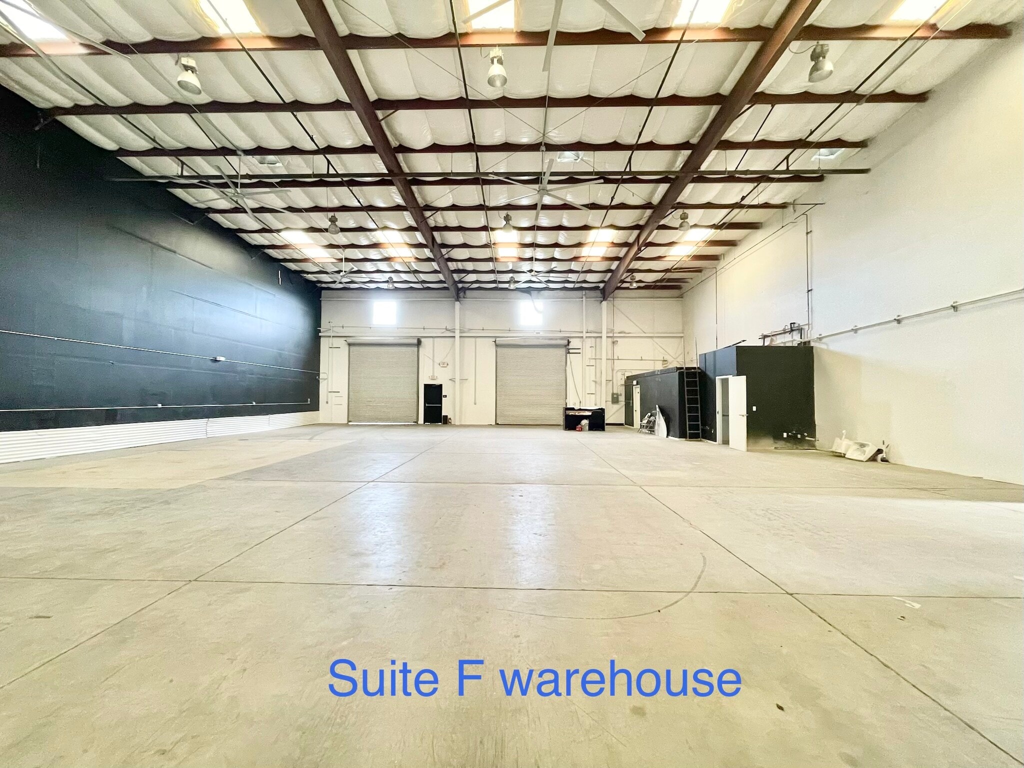 3 offices, 3 warehouses: 1,200–4,876 SF, Lompoc, CA à louer Photo intérieure– Image 1 sur 1