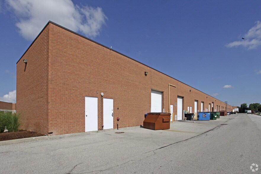 3176 Ridgeway Dr, Mississauga, ON à louer - Photo de l’immeuble – Image 2 sur 2