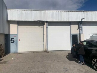 Plus de détails pour Local d'activités à louer