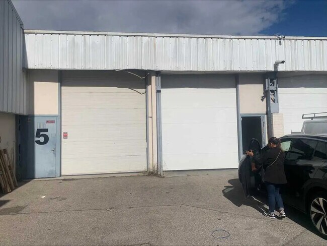 Plus de détails pour Local d'activités à louer