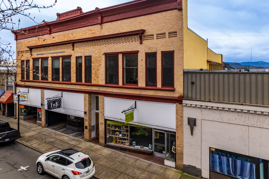 622-630 SE Jackson St, Roseburg, OR à vendre - Photo de l’immeuble – Image 1 sur 48
