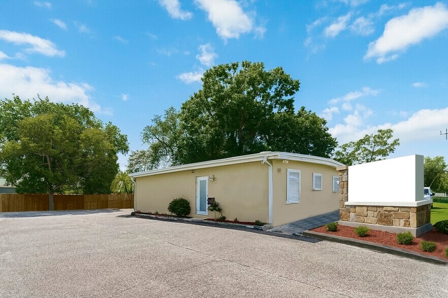 1313 Croton Rd, Melbourne, FL à louer - Photo de l’immeuble – Image 1 sur 20