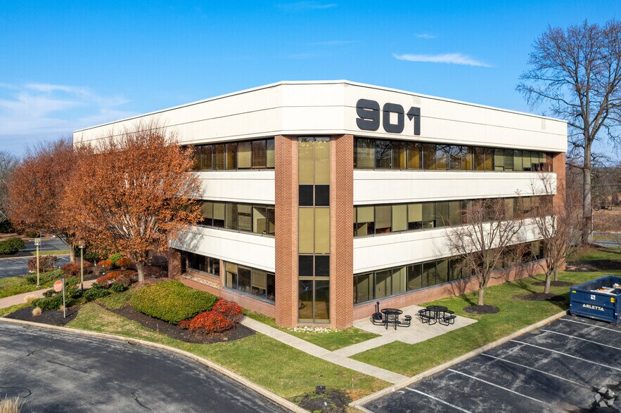901 Lincoln Dr W, Marlton, NJ à louer - Photo de l’immeuble – Image 1 sur 8