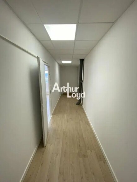 Bureau dans Fréjus à louer - Photo intérieure – Image 3 sur 9