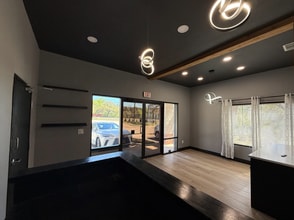 5815 William Cannon Dr W, Austin, TX à louer Photo de l’immeuble– Image 2 sur 4