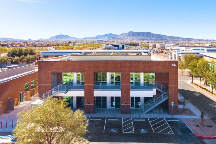 1180 E Sunset Rd, Henderson, NV à louer - Photo principale – Image 1 sur 11