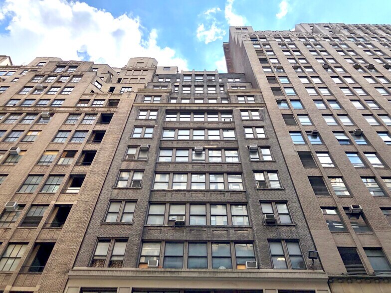260 W 35th St, New York, NY à louer - Photo de l’immeuble – Image 1 sur 1