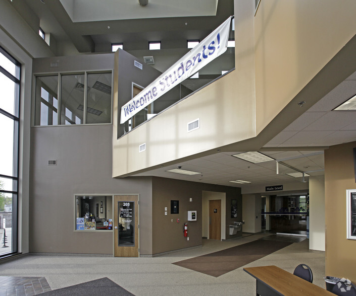 17685 Juniper Path, Lakeville, MN à louer - Hall d’entrée – Image 2 sur 21