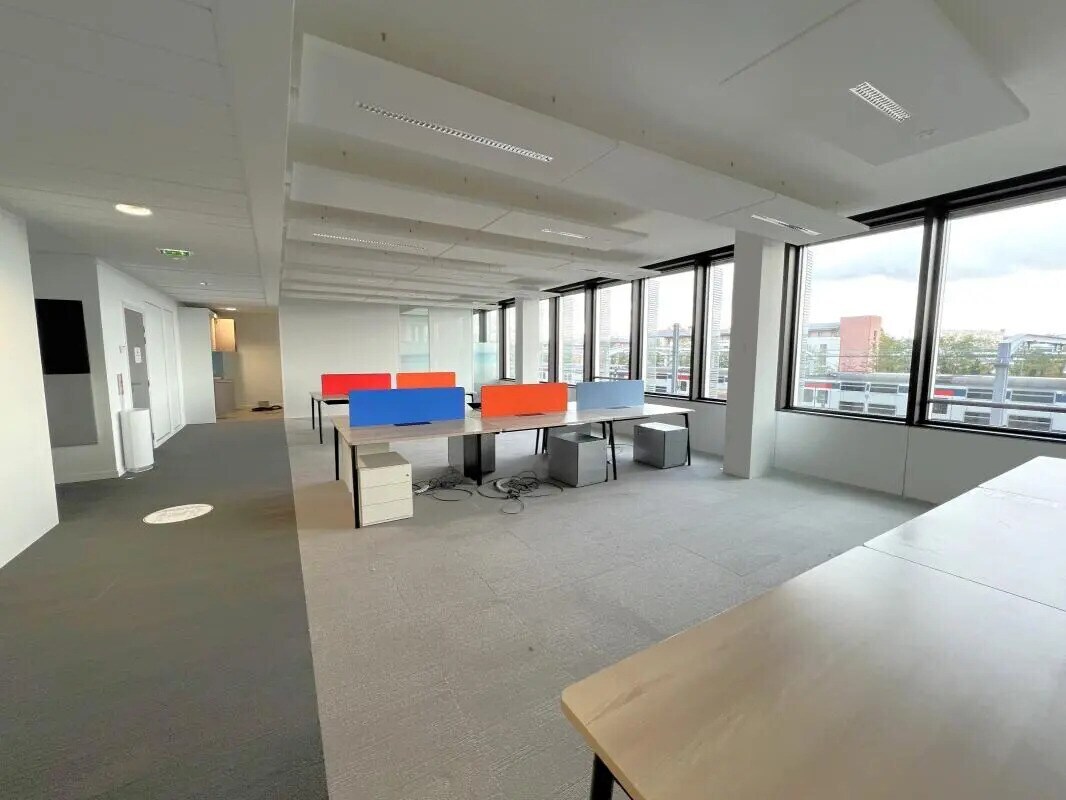 18-20 Rue Des 2 Gares, Rueil-Malmaison à louer Photo intérieure– Image 1 sur 16