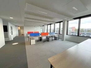 18-20 Rue Des 2 Gares, Rueil-Malmaison à louer Photo intérieure– Image 1 sur 16