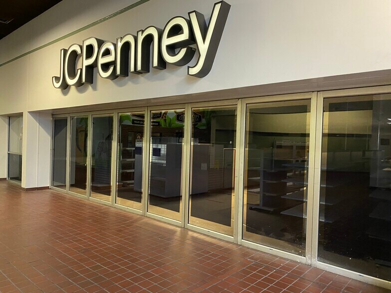 40 Batavia City Ctr, Batavia, NY à louer - Hall d’entrée – Image 3 sur 7